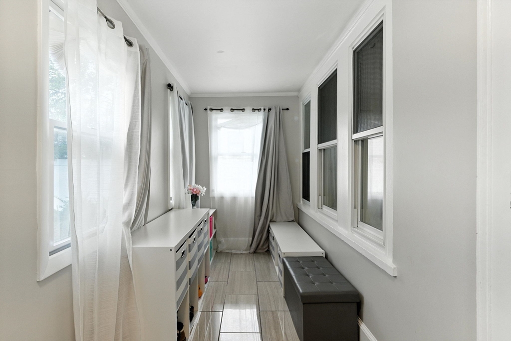 8 Earnshaw St