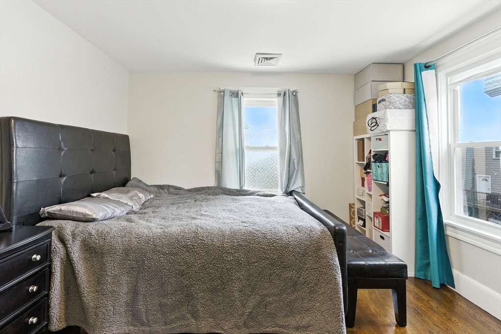 8 Earnshaw St