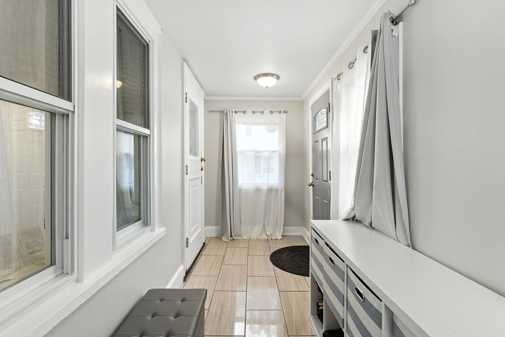 8 Earnshaw St