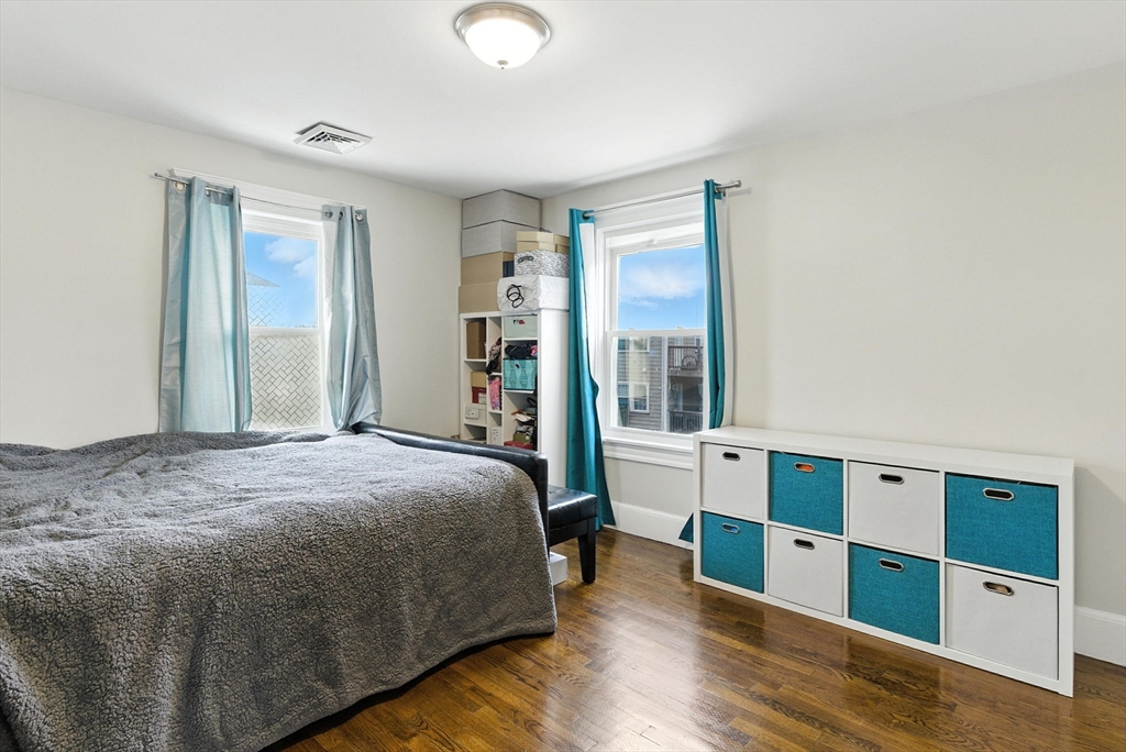 8 Earnshaw St
