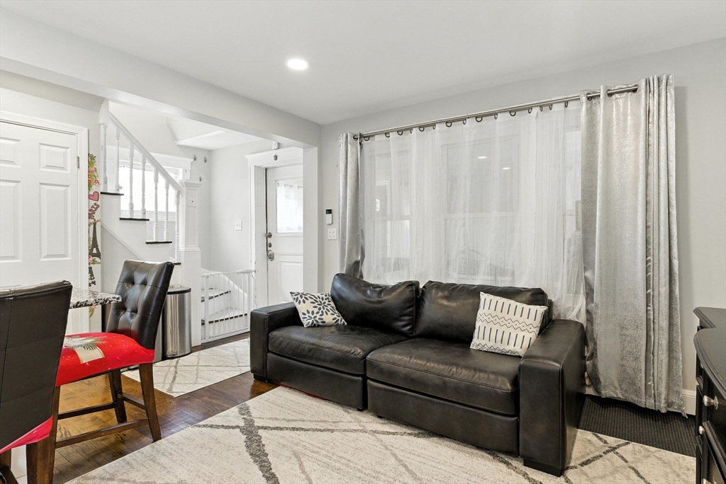 8 Earnshaw St