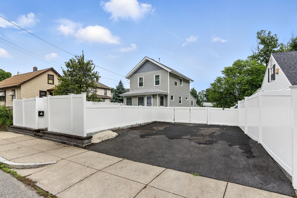 8 Earnshaw St