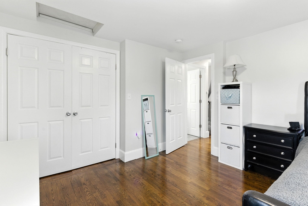 8 Earnshaw St