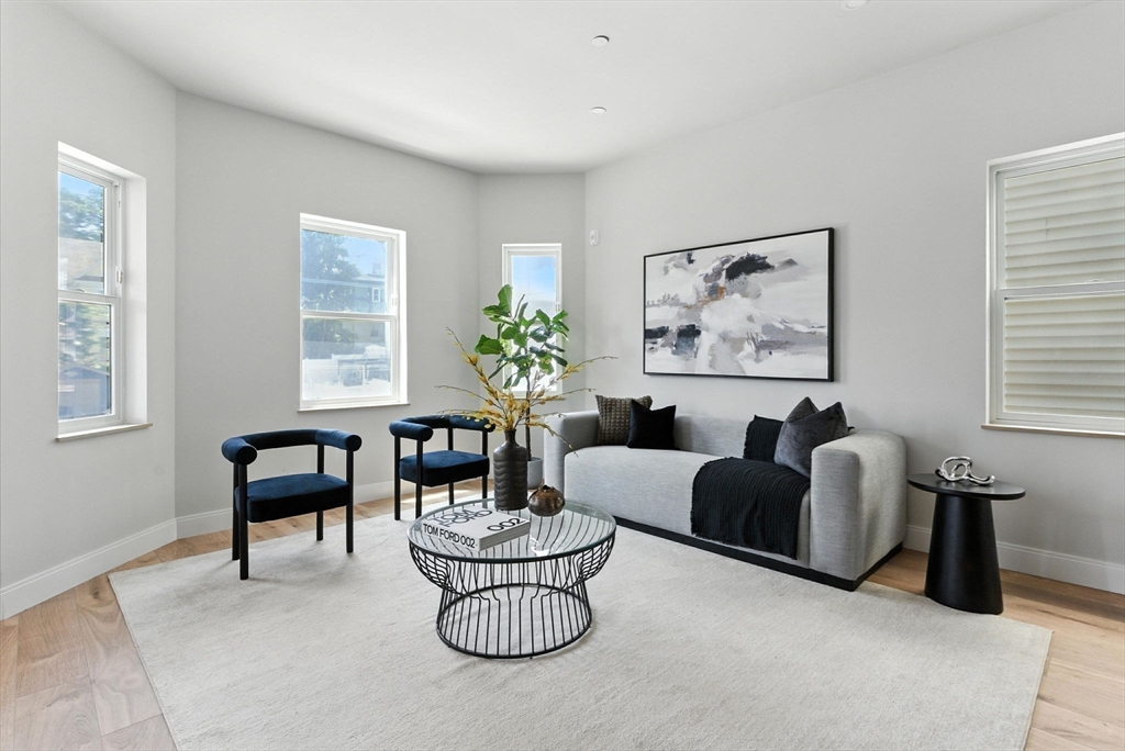 34 Woodford St # 1