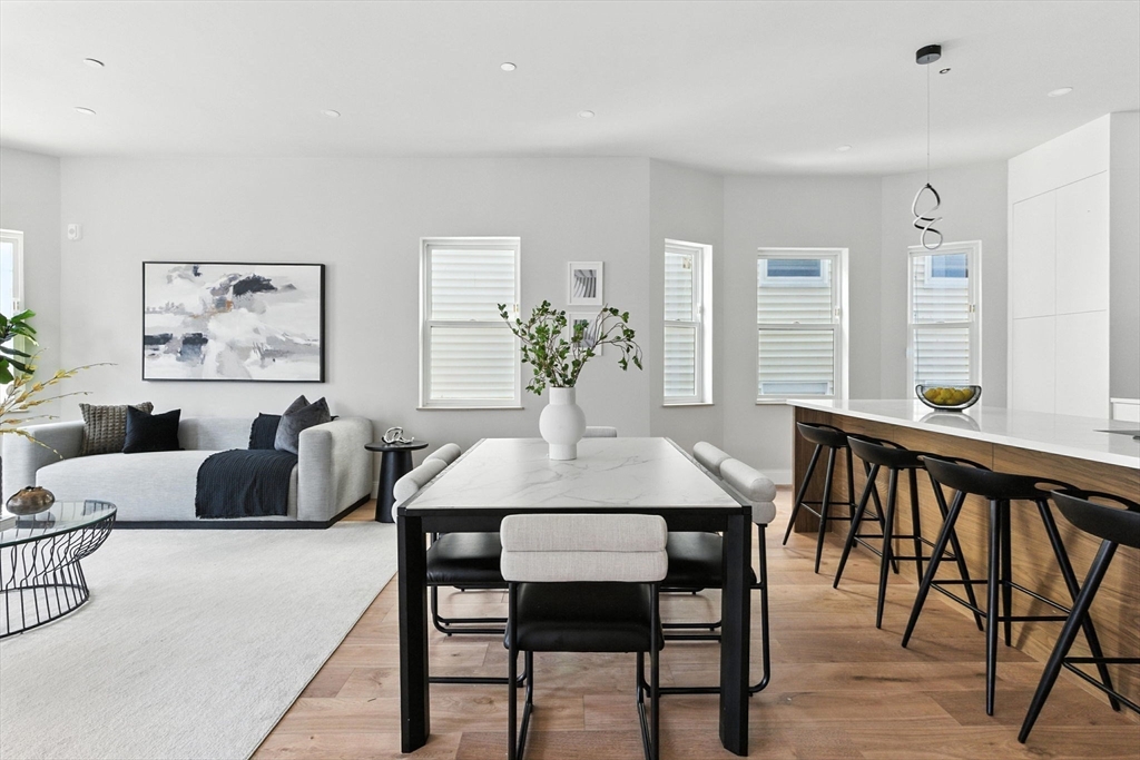 34 Woodford St # 1