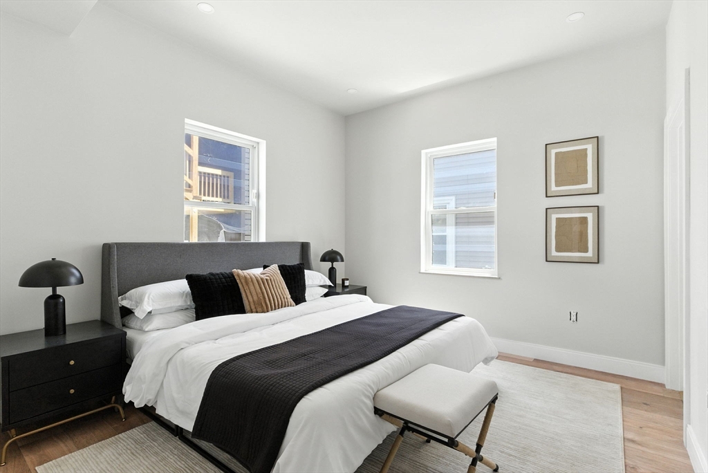 34 Woodford St # 1