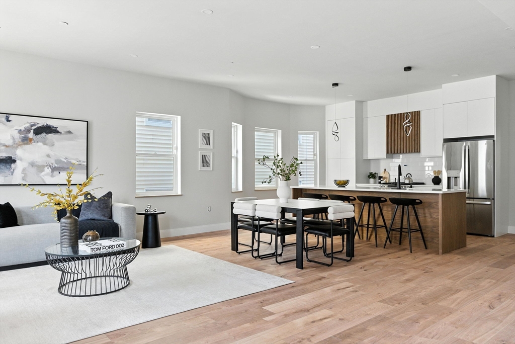 34 Woodford St # 1