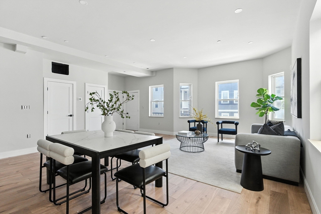 34 Woodford St # 1