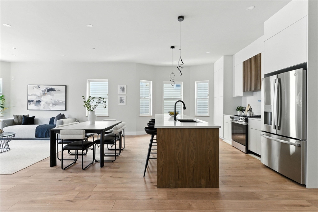 34 Woodford St # 1