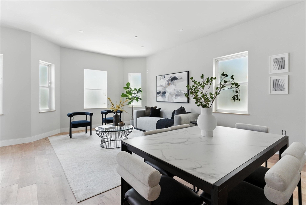 34 Woodford St # 1