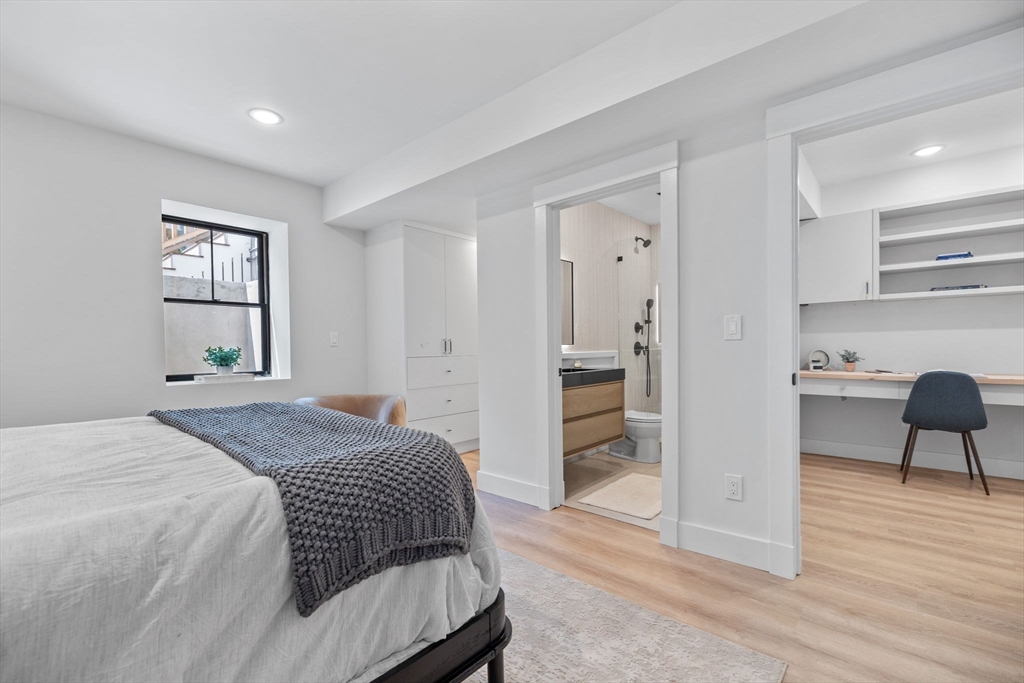 16 Trull St # A