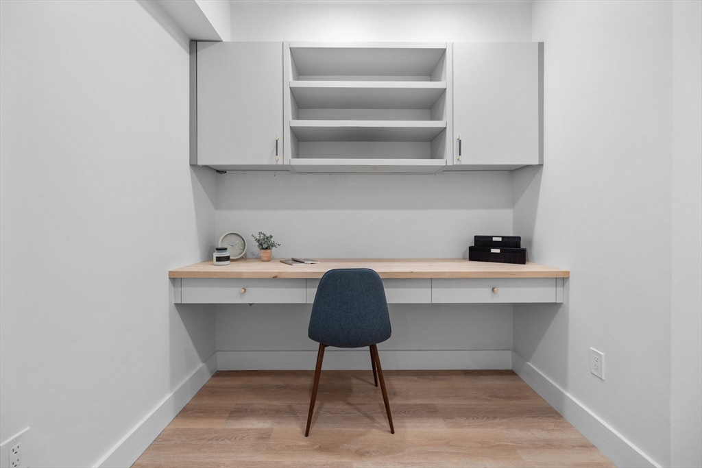 16 Trull St # A