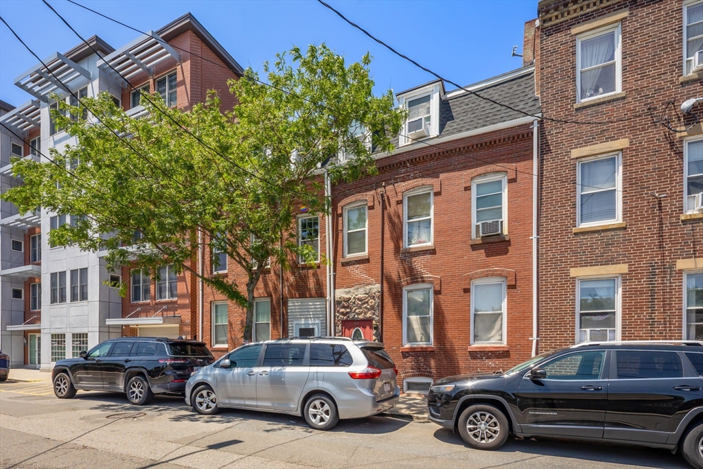 82 Bremen St
