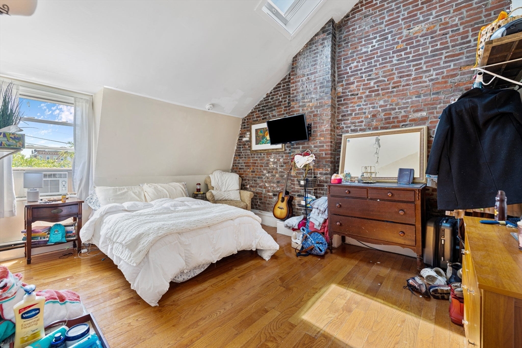 82 Bremen St
