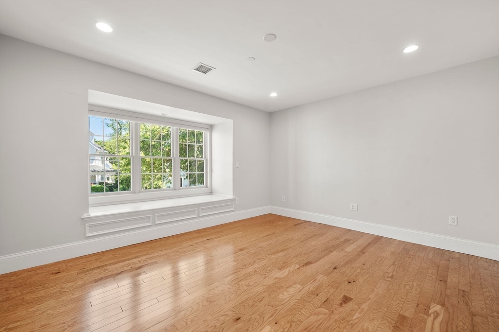 142 Pleasant St # 11