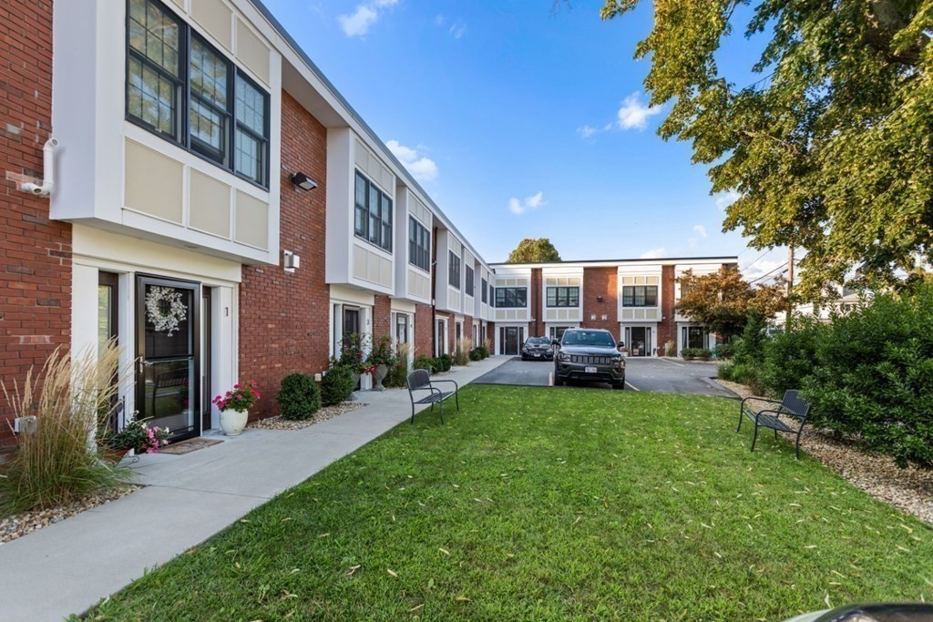142 Pleasant St # 11