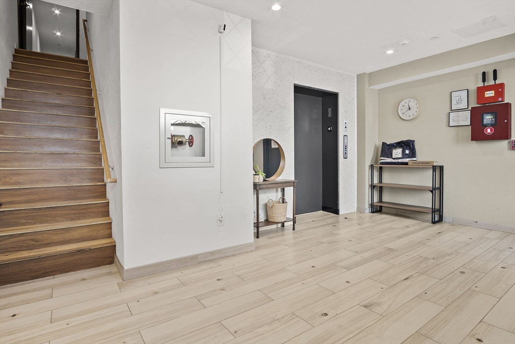 39 Lexington St # 4