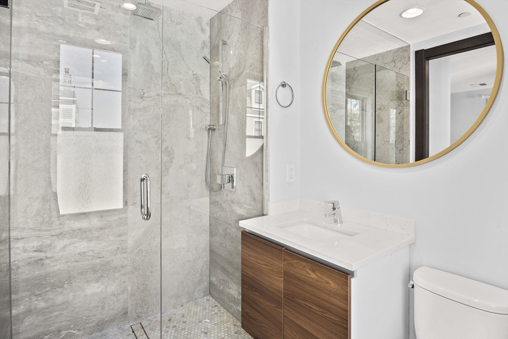 39 Lexington St # 4