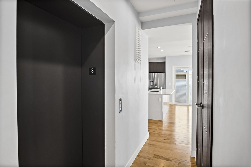 39 Lexington St # 4