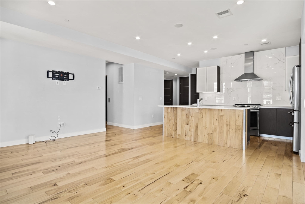 39 Lexington St # 4