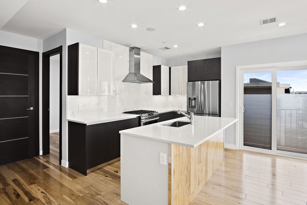 39 Lexington St # 4