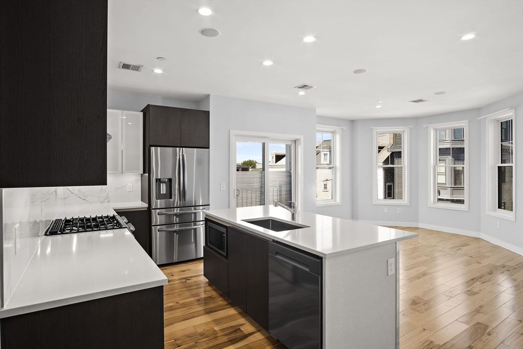 39 Lexington St # 4