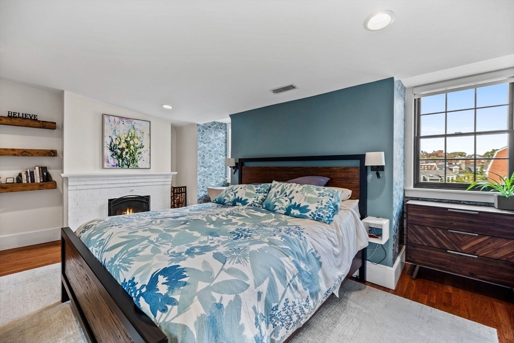 100 Main St # 5 Unit: #5