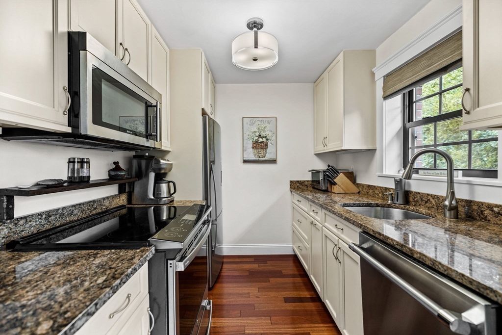 100 Main St # 5 Unit: #5