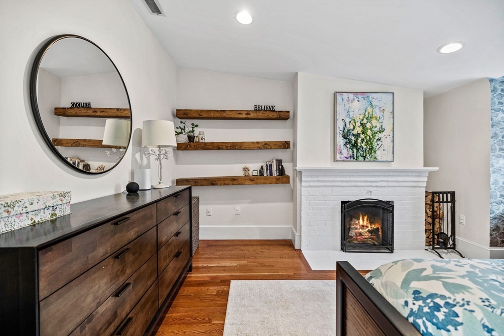 100 Main St # 5 Unit: #5