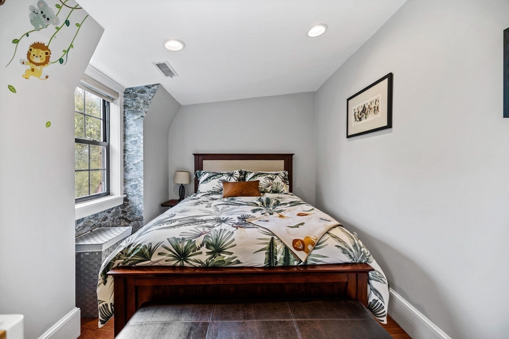 100 Main St # 5 Unit: #5
