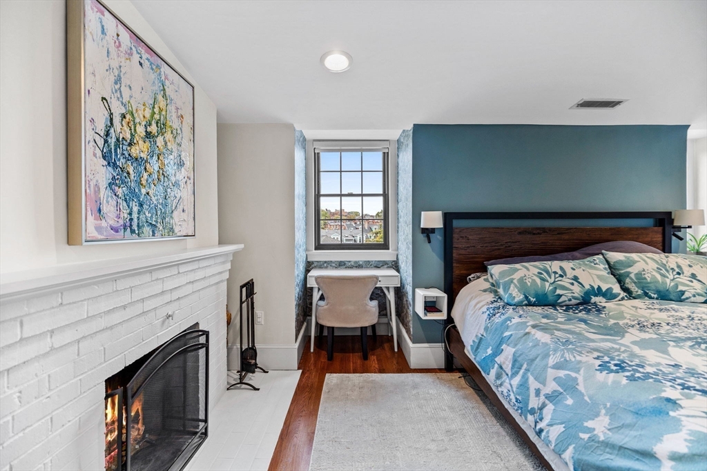 100 Main St # 5 Unit: #5