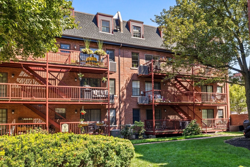 100 Main St # 5 Unit: #5
