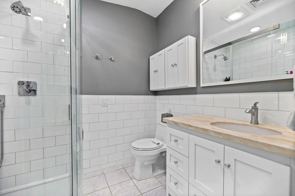 100 Main St # 5 Unit: #5