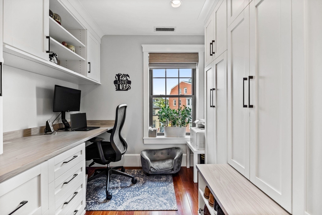 100 Main St # 5 Unit: #5
