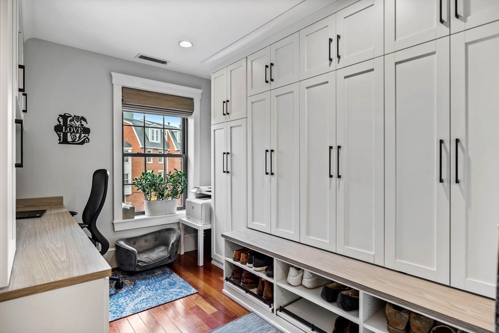 100 Main St # 5 Unit: #5