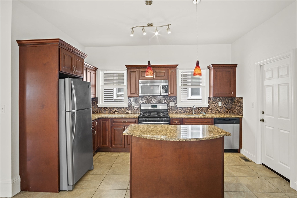 167 Jefferson Ave # 1