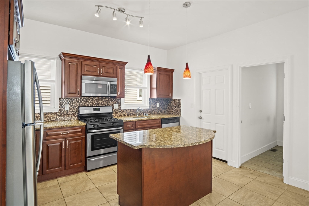 167 Jefferson Ave # 1