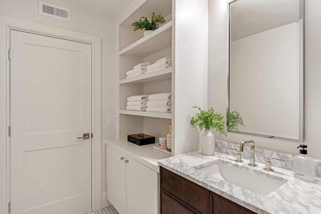 421 Saratoga Street # 4A