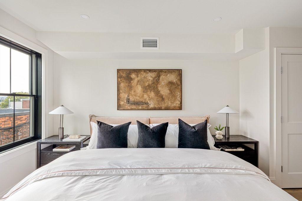 421 Saratoga Street # 4A