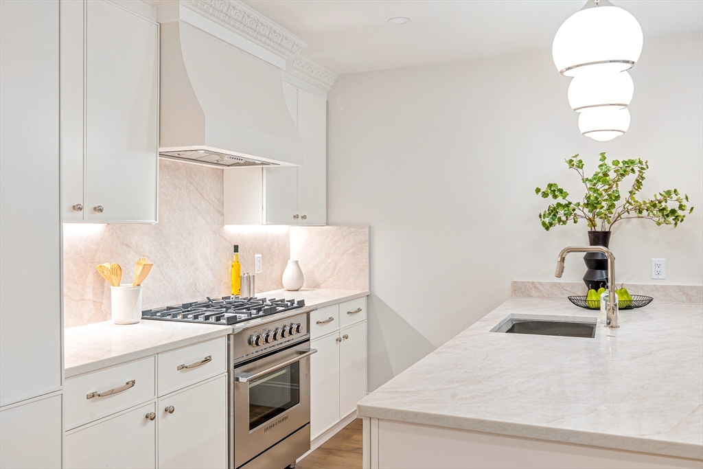 421 Saratoga Street # 4A