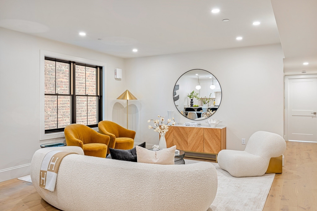 421 Saratoga Street # 4A