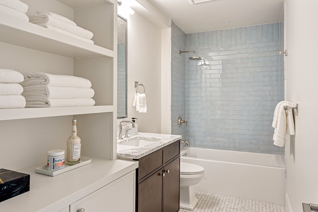 421 Saratoga Street # 4A