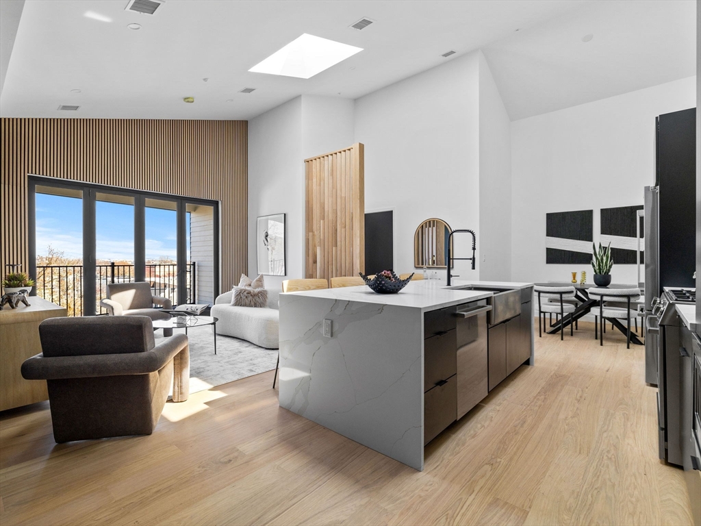 22 High Street # 201