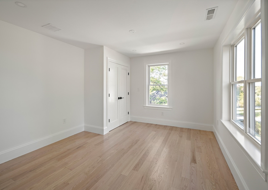 3 Frank St