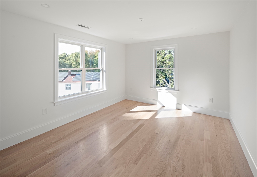 3 Frank St