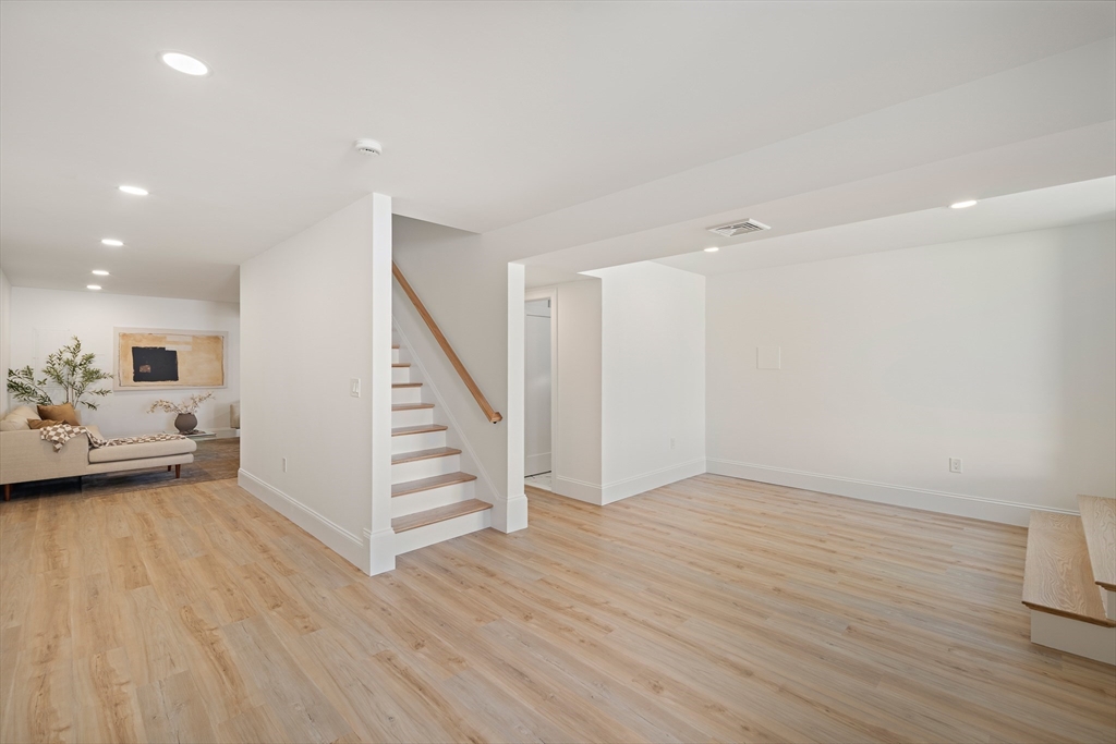 3 Frank St