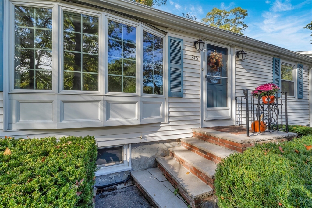 375 Marrett Rd, Lexington