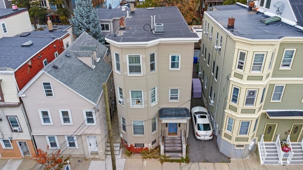 428 Saratoga St, Boston