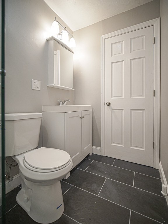 428 Saratoga St, Boston