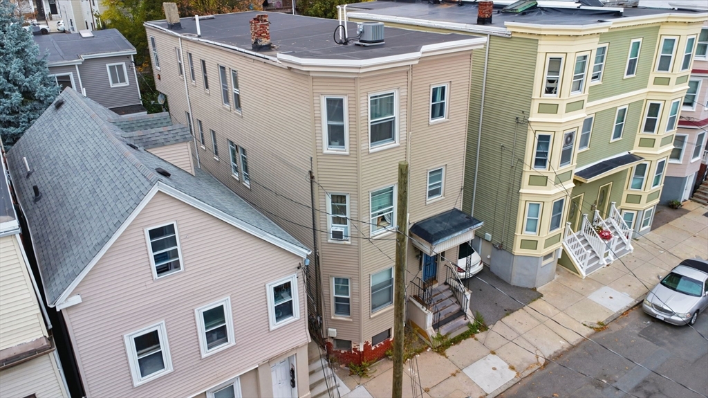 428 Saratoga St, Boston